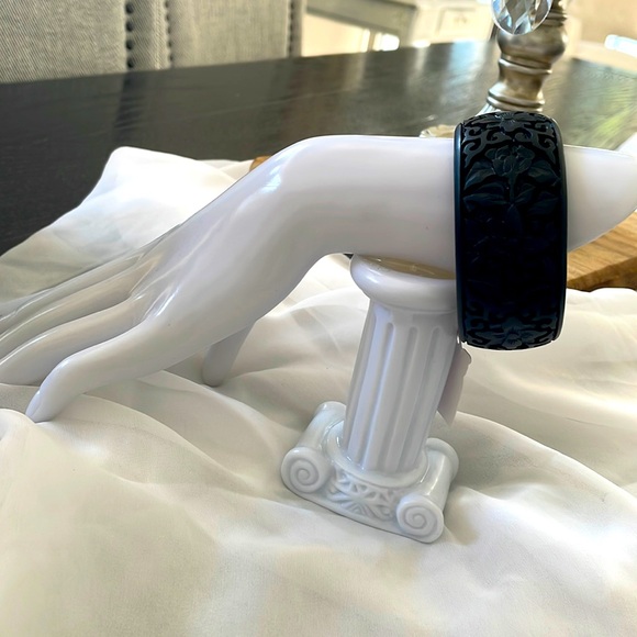 Black Cinnabar resin bangle bracelet - Picture 1 of 6